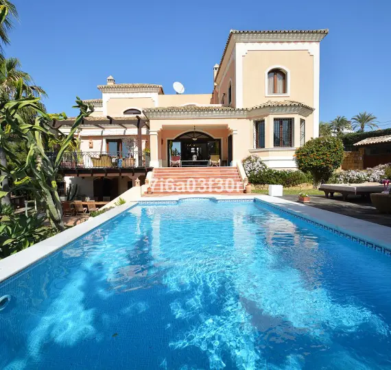 Detached villa R2607917