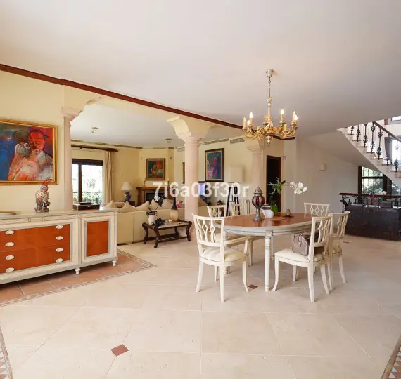 Detached villa R2607917