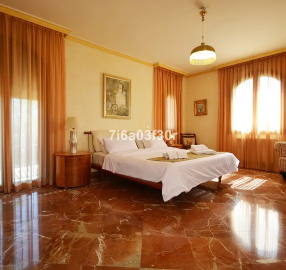 Detached villa R2607917