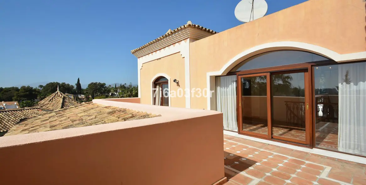 Краткосрочная аренда  отдельно стоящей виллы в Nueva Andalucía 30