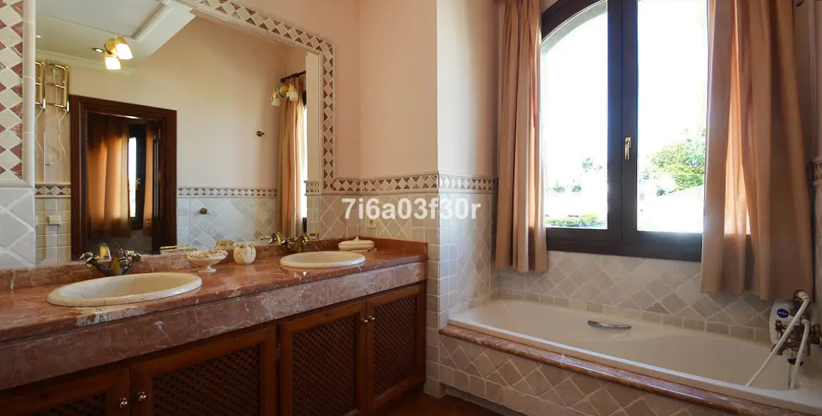 Краткосрочная аренда  отдельно стоящей виллы в Nueva Andalucía 35