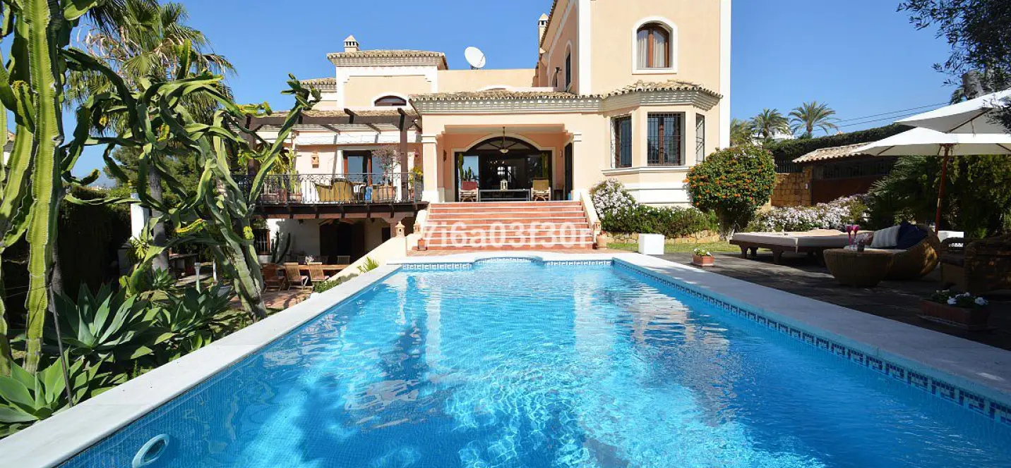 Short-term rent of detached villa in Nueva Andalucía 0
