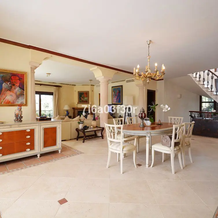 Short-term rent of detached villa in Nueva Andalucía