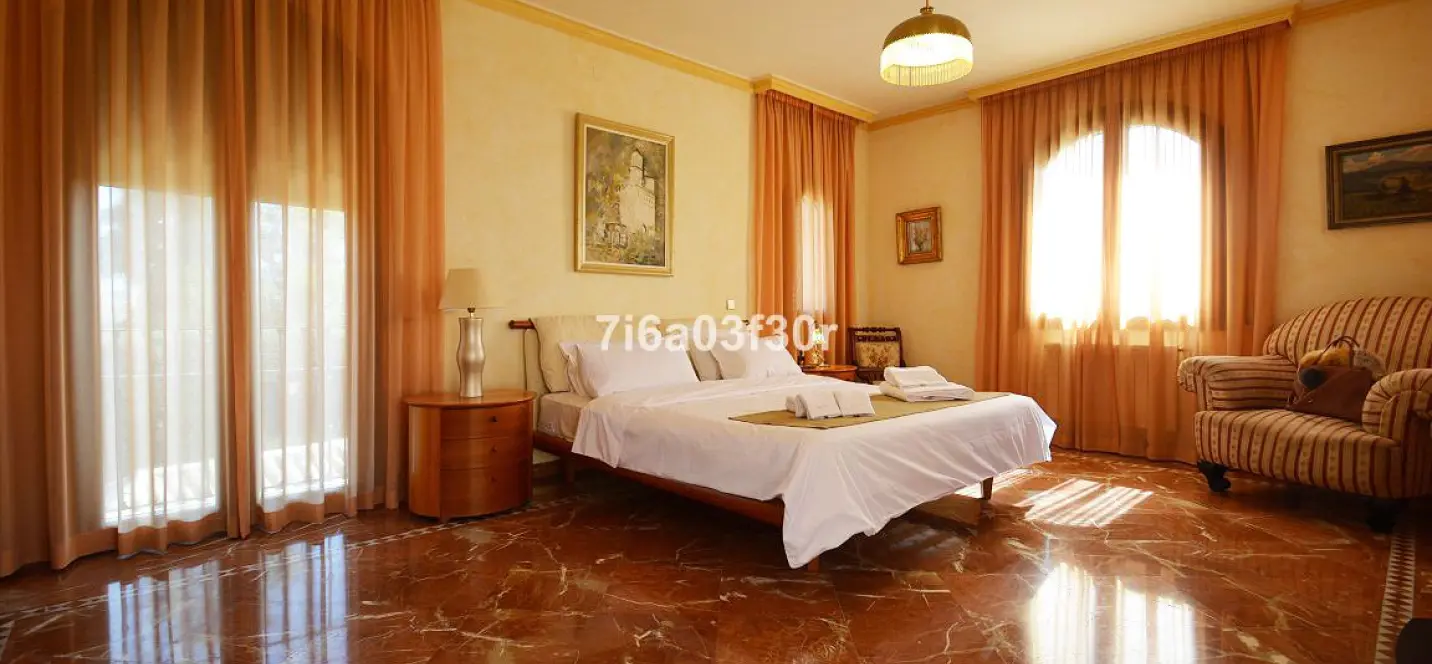 Short-term rent of detached villa in Nueva Andalucía 4
