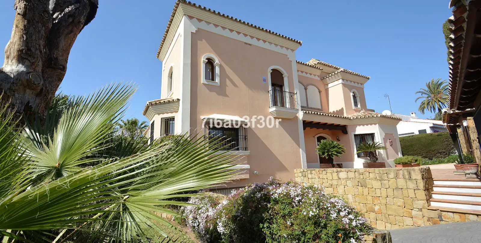 Short-term rent of detached villa in Nueva Andalucía 11