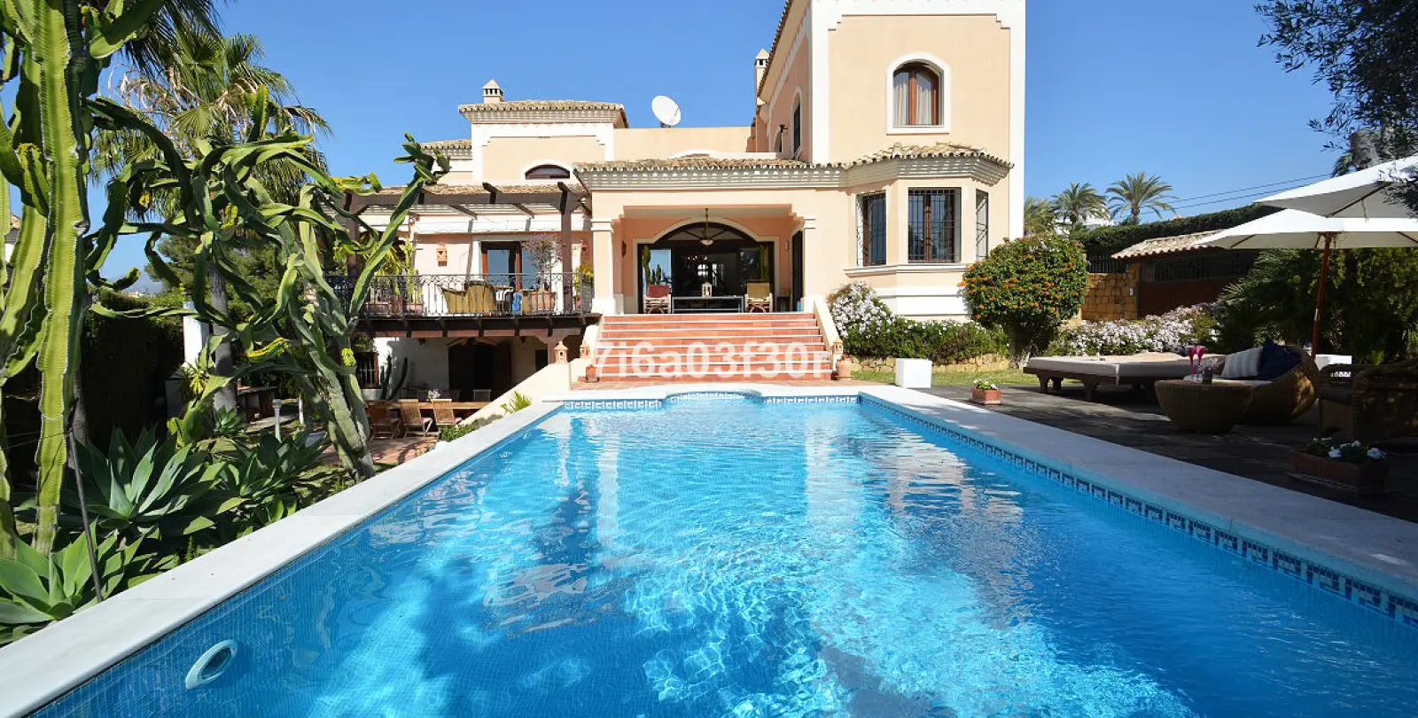 Short-term rent of detached villa in Nueva Andalucía 1