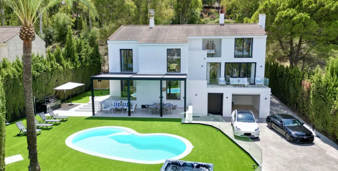 Sale of detached villa in Nueva Andalucía (district Nueva Andalucía) 1