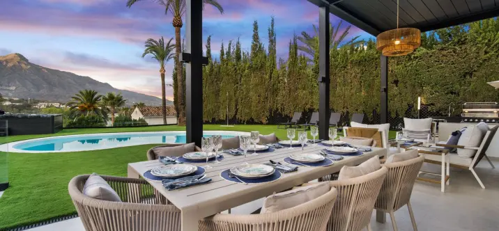 Detached villa R4378681 1