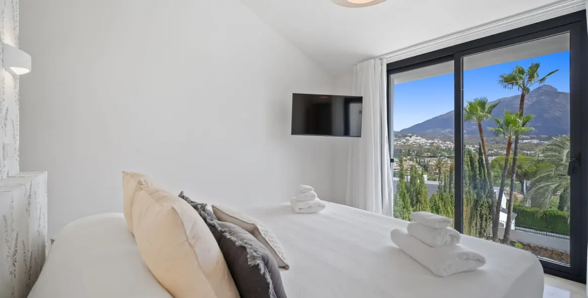 Продажа  отдельно стоящей виллы в Nueva Andalucía 19