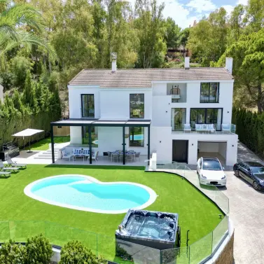 Venta de villa independiente en Nueva Andalucía