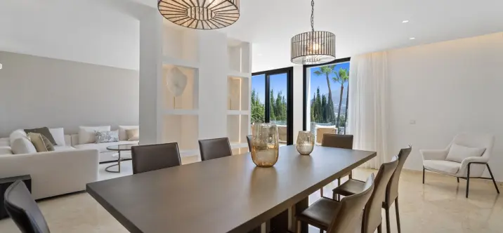 Venta de villa independiente en Nueva Andalucía 3