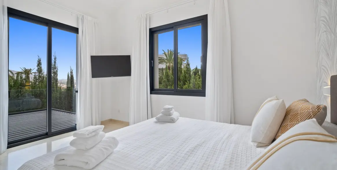 Продажа  отдельно стоящей виллы в Nueva Andalucía 15