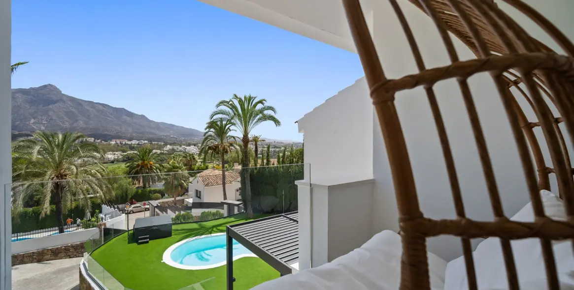 Venta de villa independiente en Nueva Andalucía 24