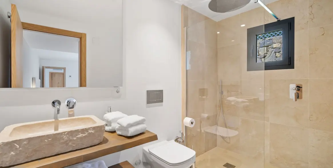 Venta de villa independiente en Nueva Andalucía 27