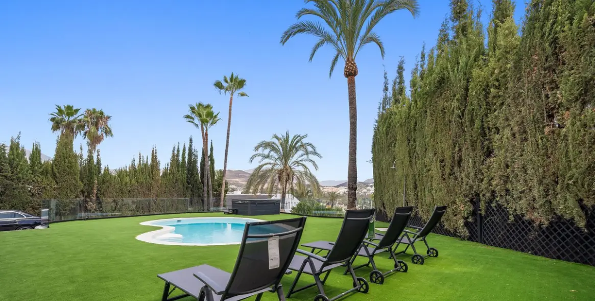 Venta de villa independiente en Nueva Andalucía 30