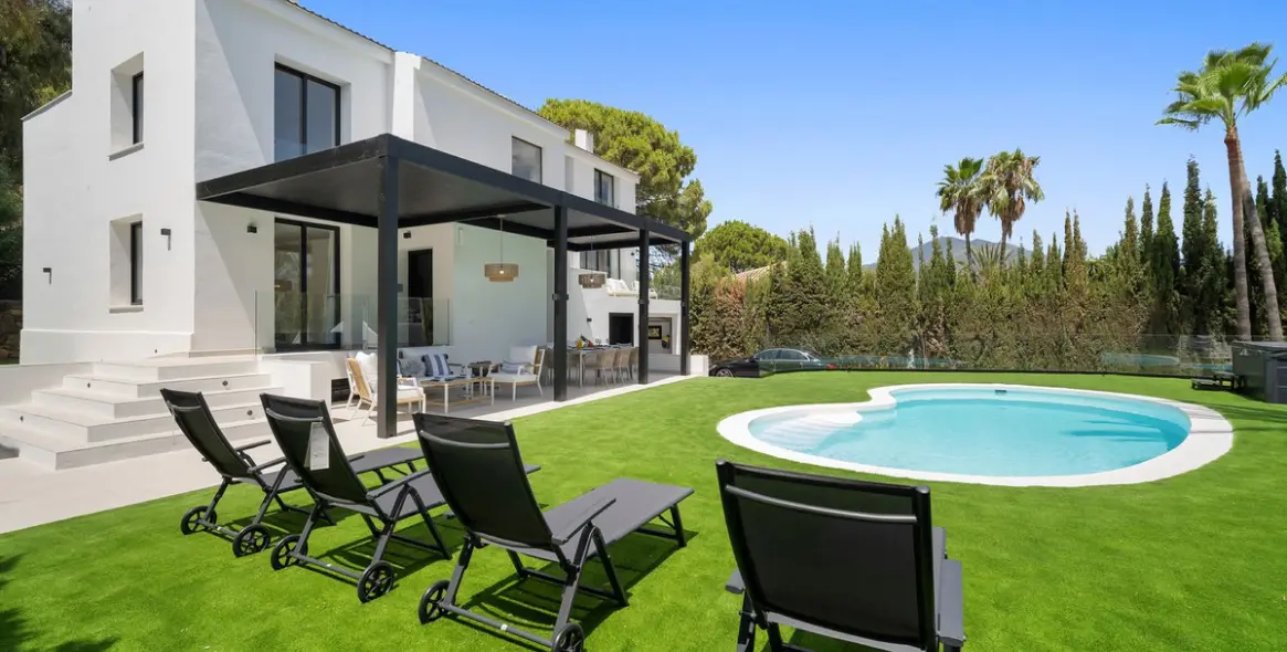 Venta de villa independiente en Nueva Andalucía 31