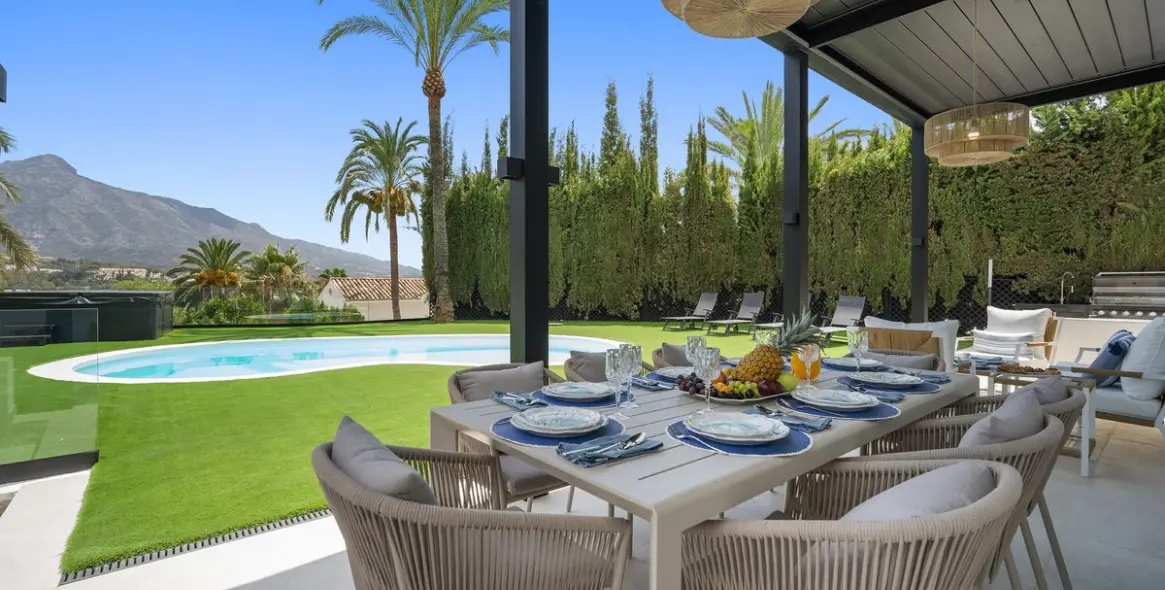 Venta de villa independiente en Nueva Andalucía 35