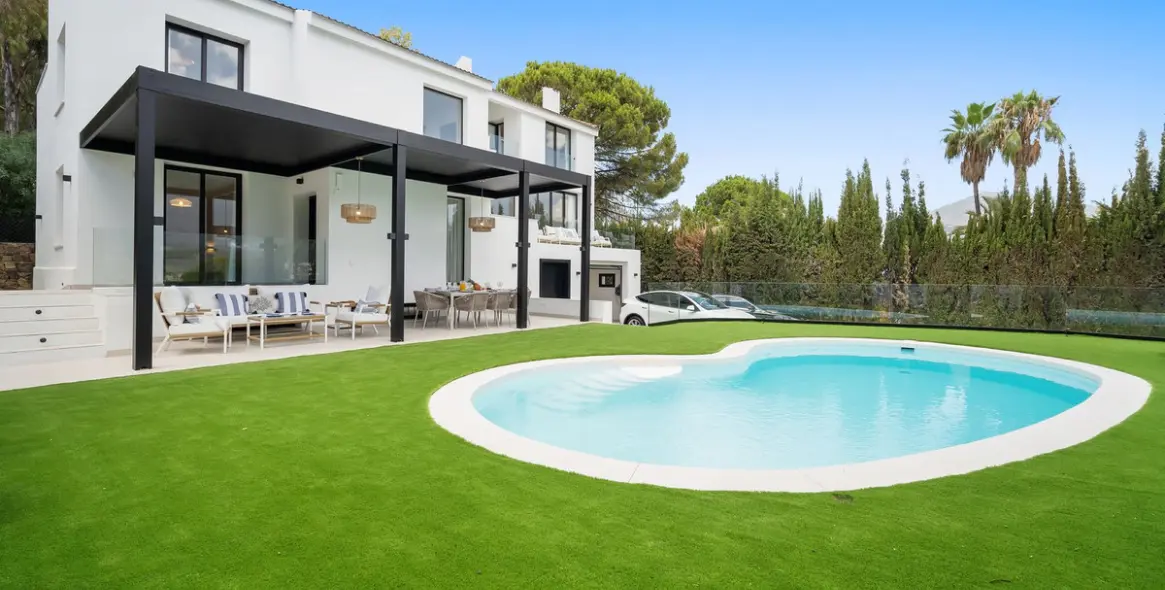 Venta de villa independiente en Nueva Andalucía 38