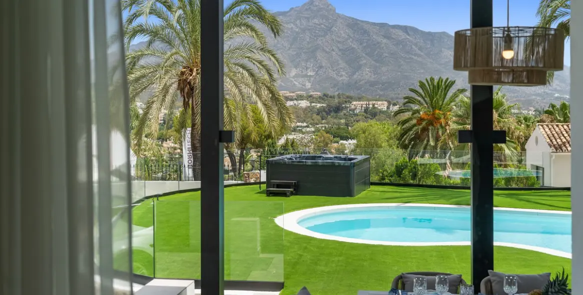 Venta de villa independiente en Nueva Andalucía 41