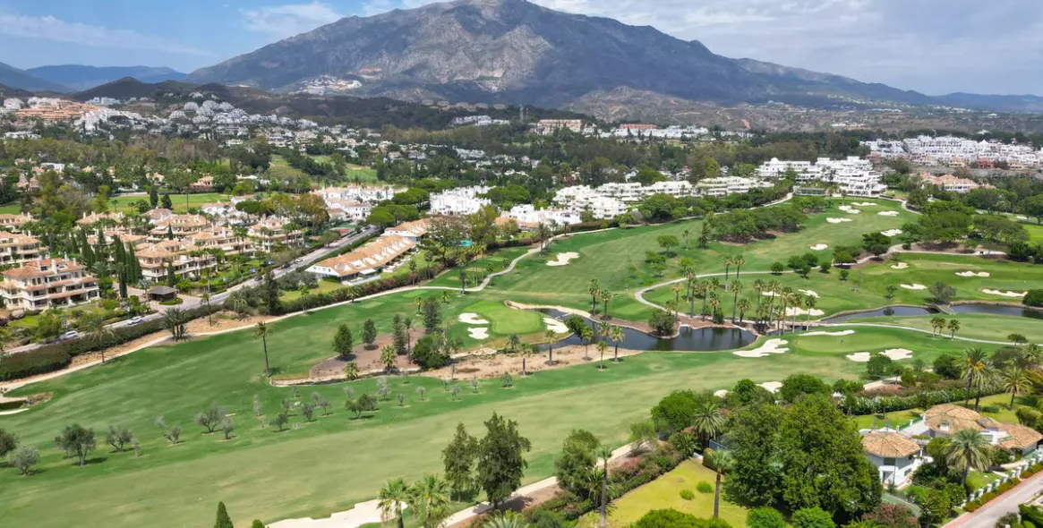 Venta de villa independiente en Nueva Andalucía 44