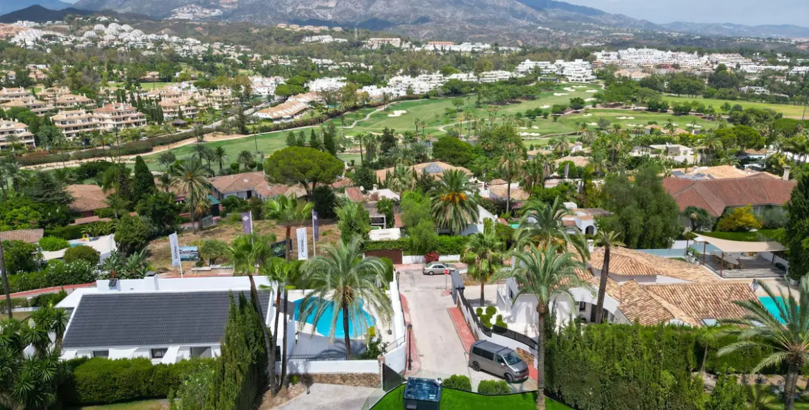 Venta de villa independiente en Nueva Andalucía 46