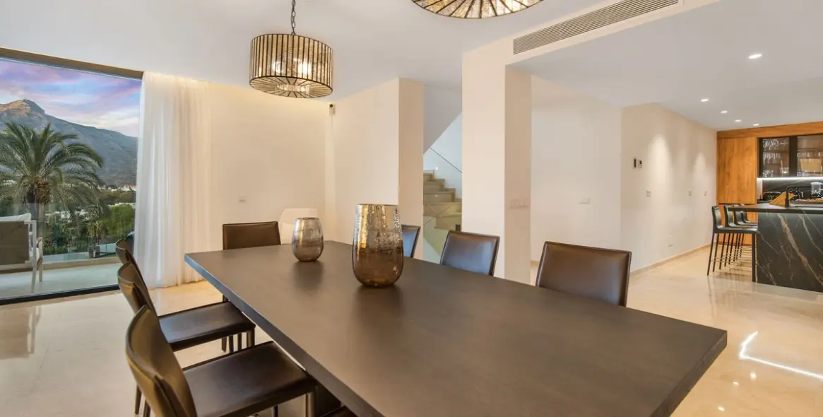 Venta de villa independiente en Nueva Andalucía 54