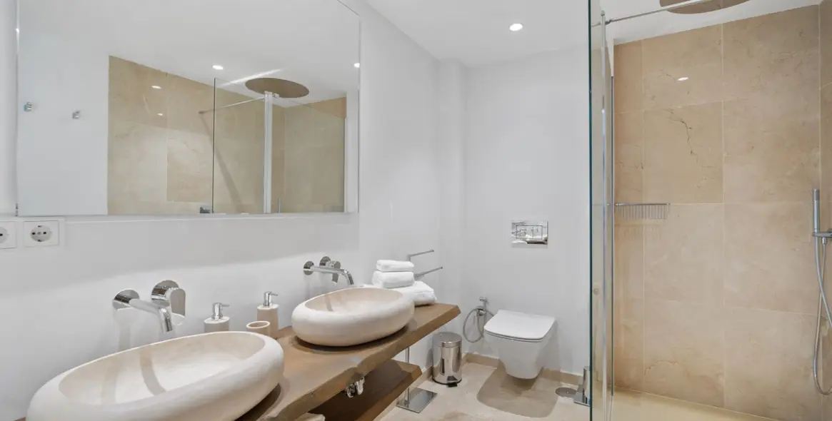 Venta de villa independiente en Nueva Andalucía 12
