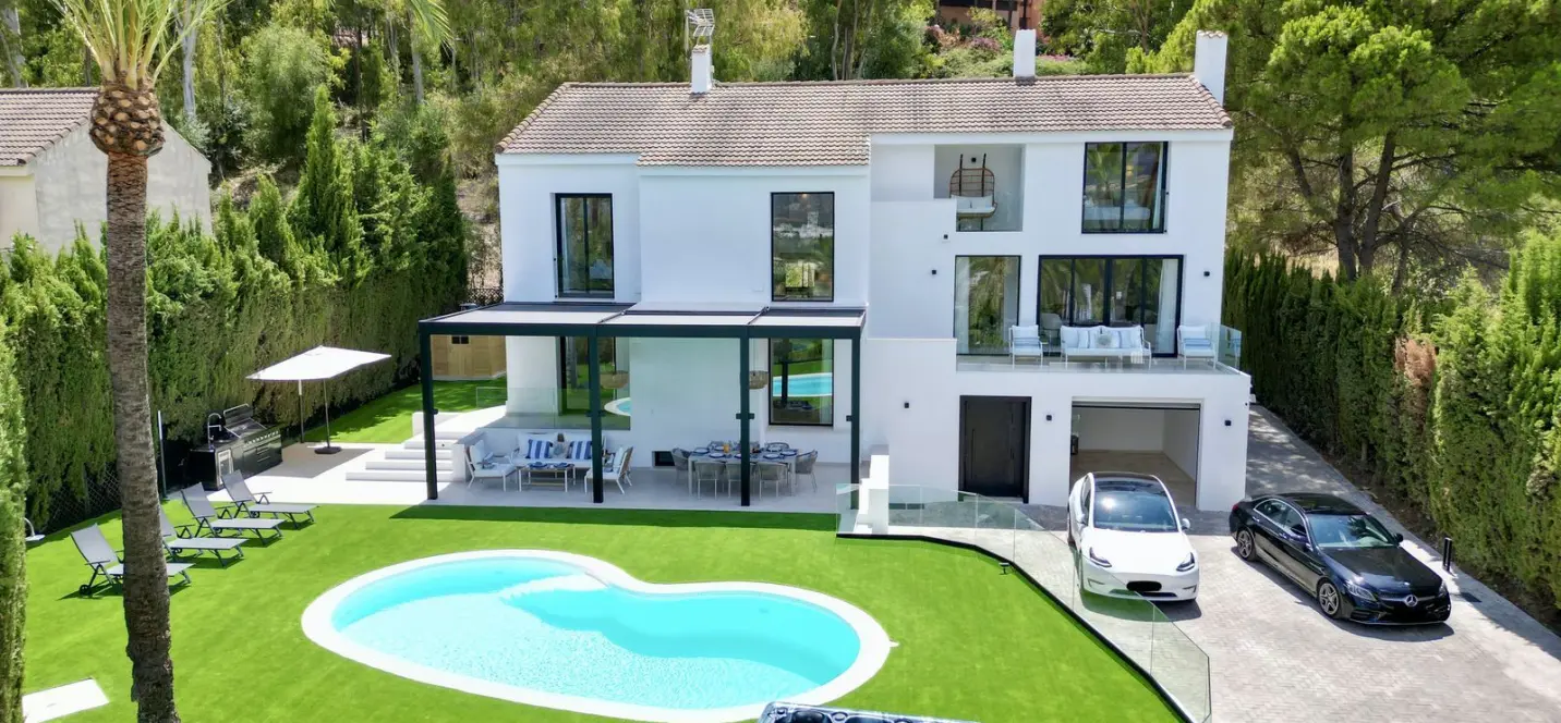 Sale of detached villa in Nueva Andalucía 0