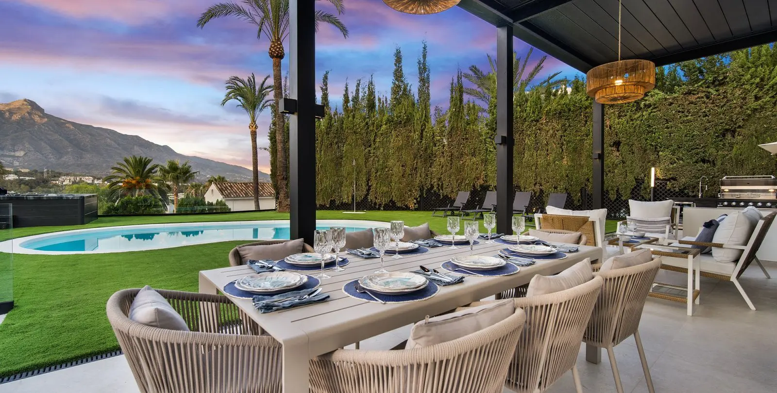 Sale of detached villa in Nueva Andalucía 2