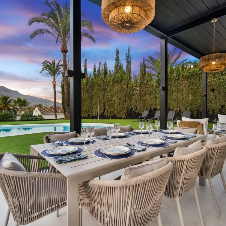 Sale of detached villa in Nueva Andalucía