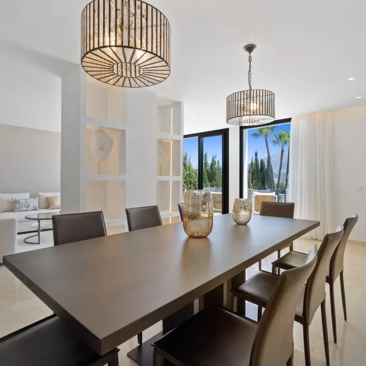 Sale of detached villa in Nueva Andalucía