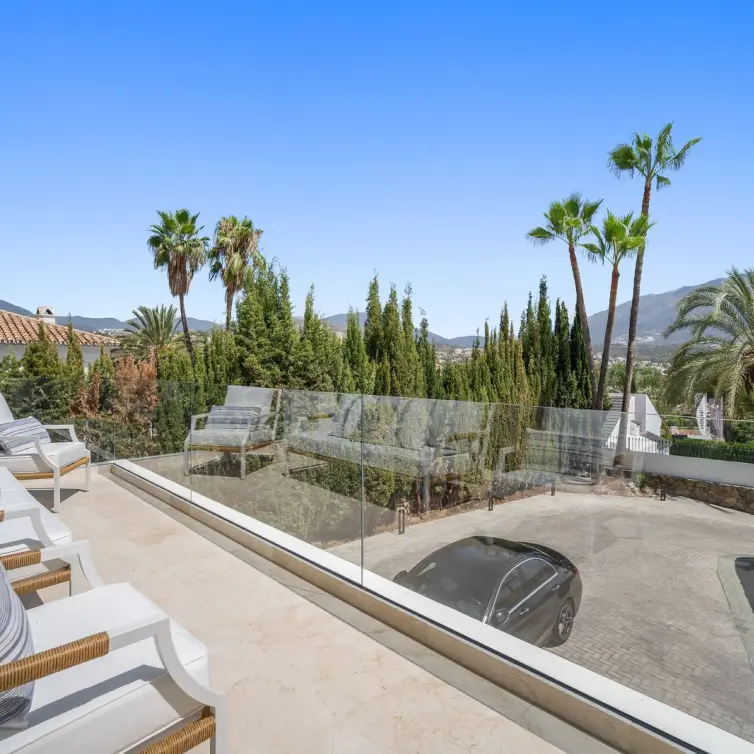 Sale of detached villa in Nueva Andalucía