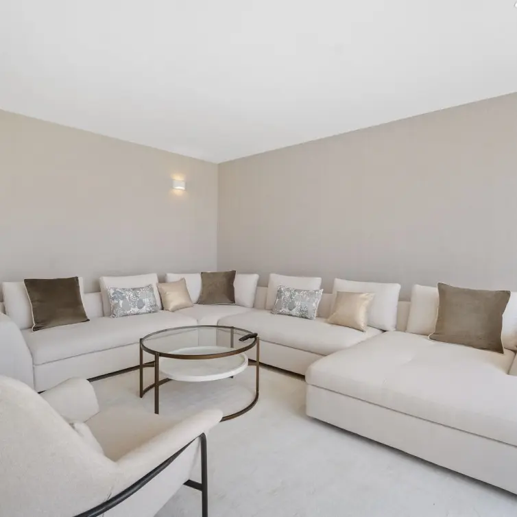 Sale of detached villa in Nueva Andalucía