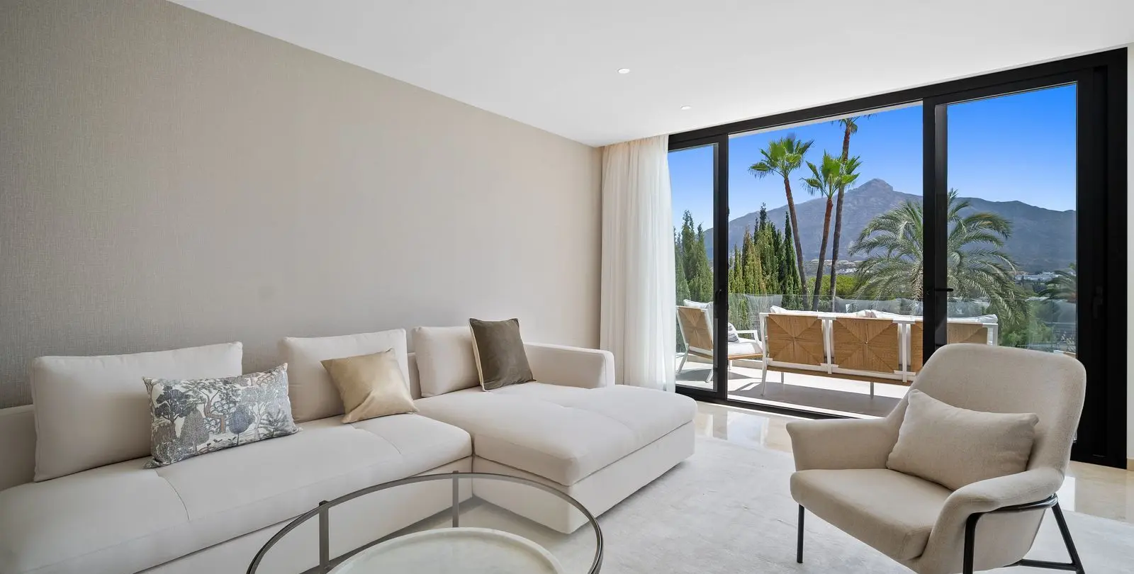 Sale of detached villa in Nueva Andalucía 7