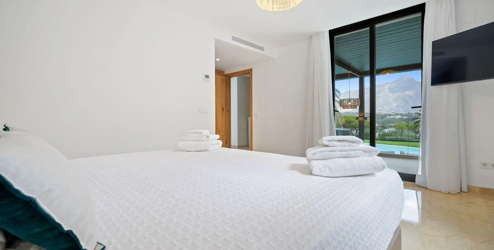 Sale of detached villa in Nueva Andalucía 10