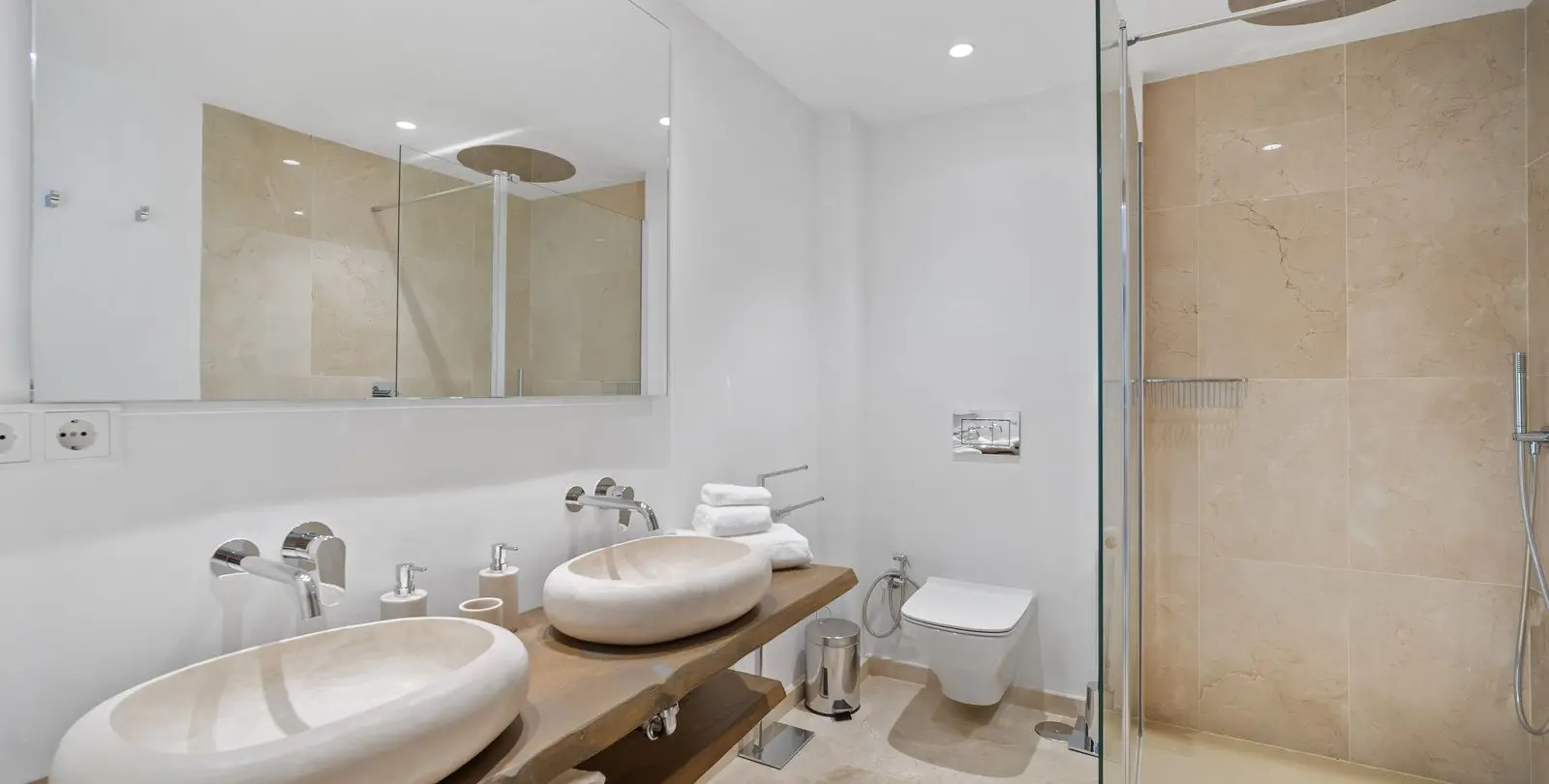 Sale of detached villa in Nueva Andalucía 12