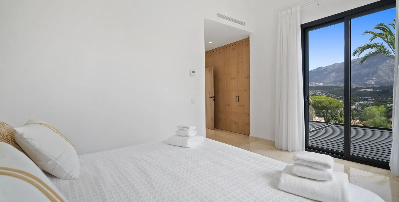 Sale of detached villa in Nueva Andalucía 16