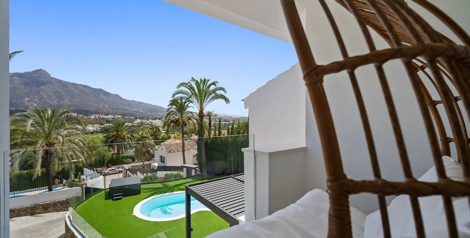 Sale of detached villa in Nueva Andalucía 24