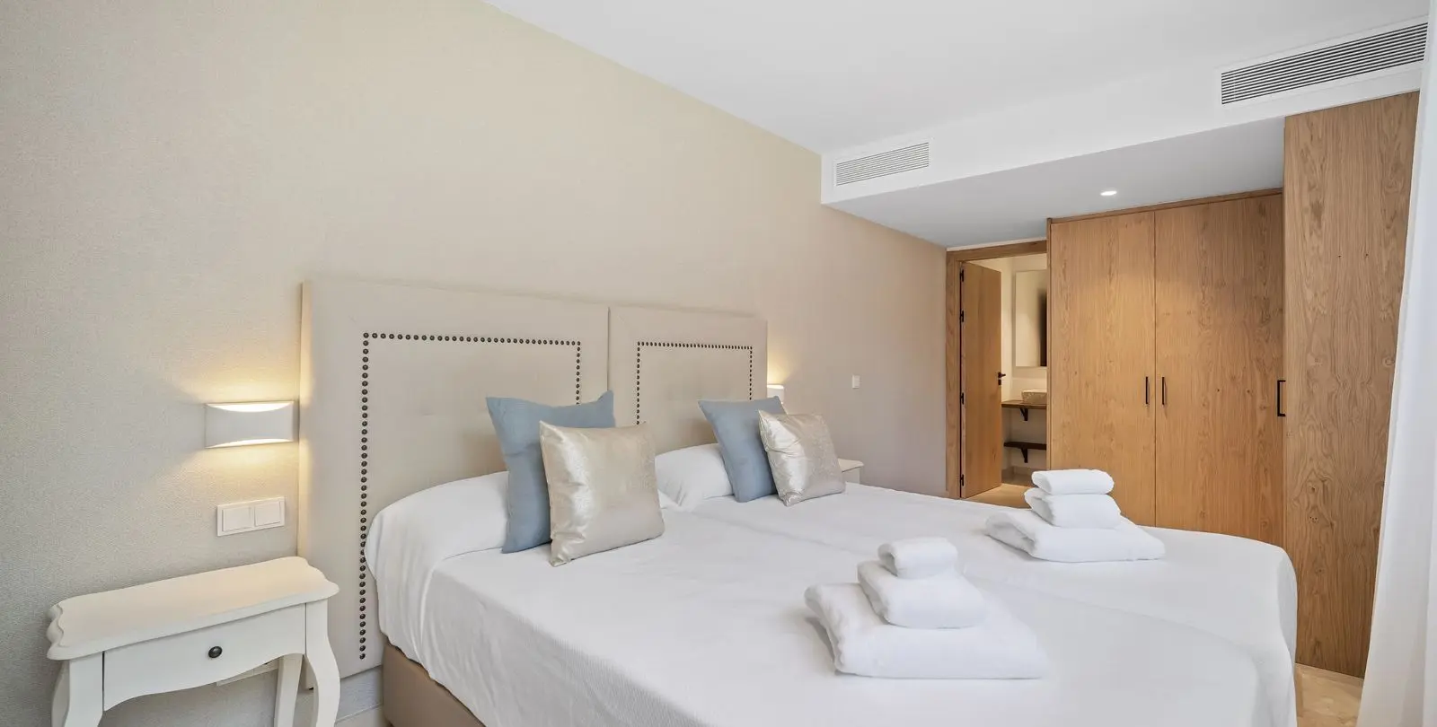 Sale of detached villa in Nueva Andalucía 26