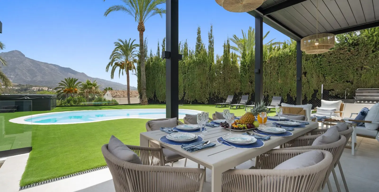Short-term rent of detached villa in Nueva Andalucía 35