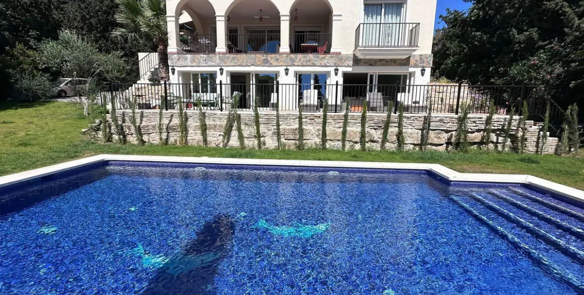 Sale of detached villa in Nueva Andalucía (district Nueva Andalucía) 1