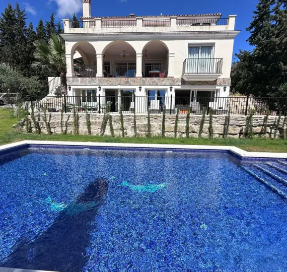 Detached villa R4760671