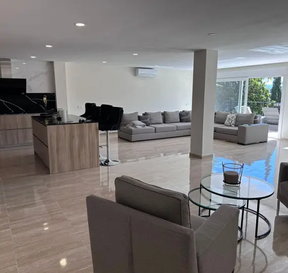 Detached villa R4760671