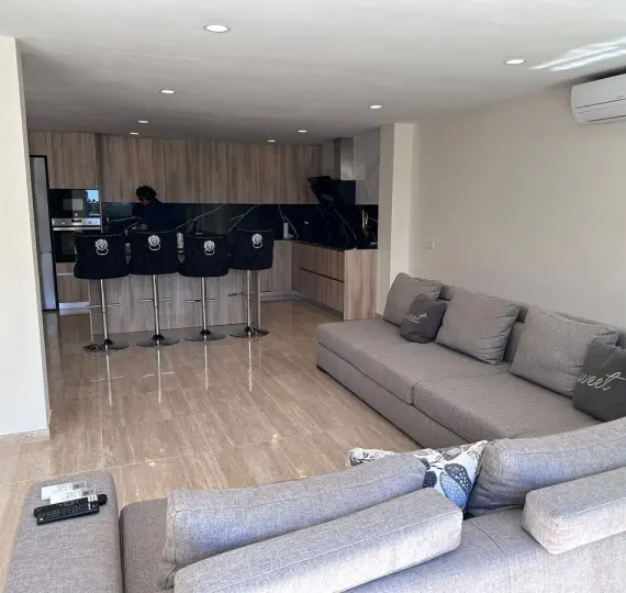 Detached villa R4760671