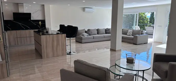 Venta de villa independiente en Nueva Andalucía 4