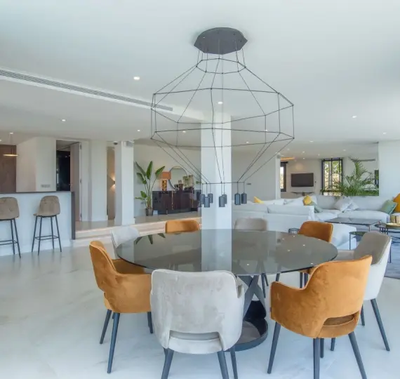 Продажа  отдельно стоящей виллы в Elviria