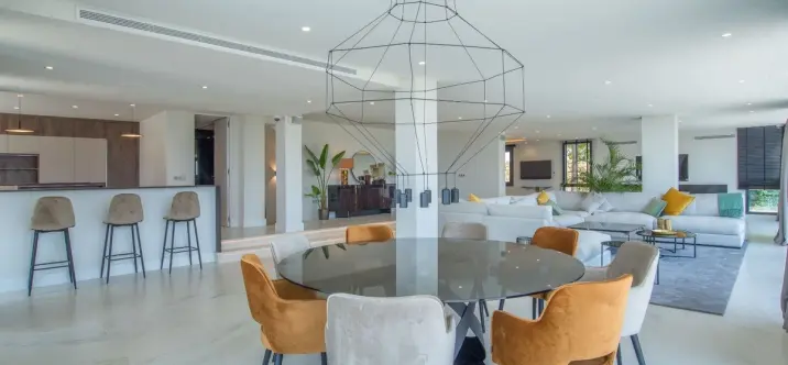 Продажа  отдельно стоящей виллы в Elviria 2