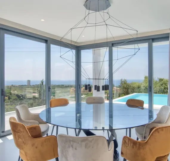 Продажа  отдельно стоящей виллы в Elviria