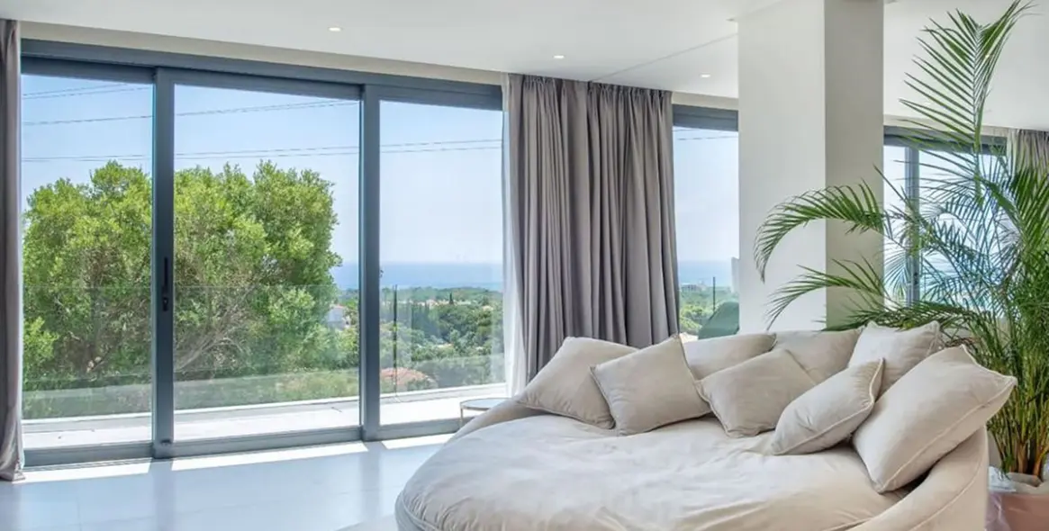 Продажа  отдельно стоящей виллы в Elviria 5