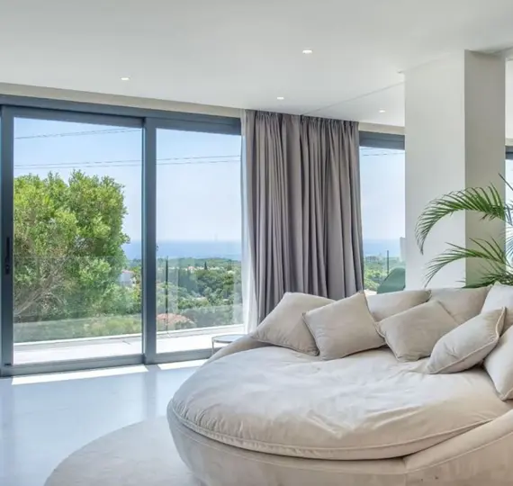 Продажа  отдельно стоящей виллы в Elviria